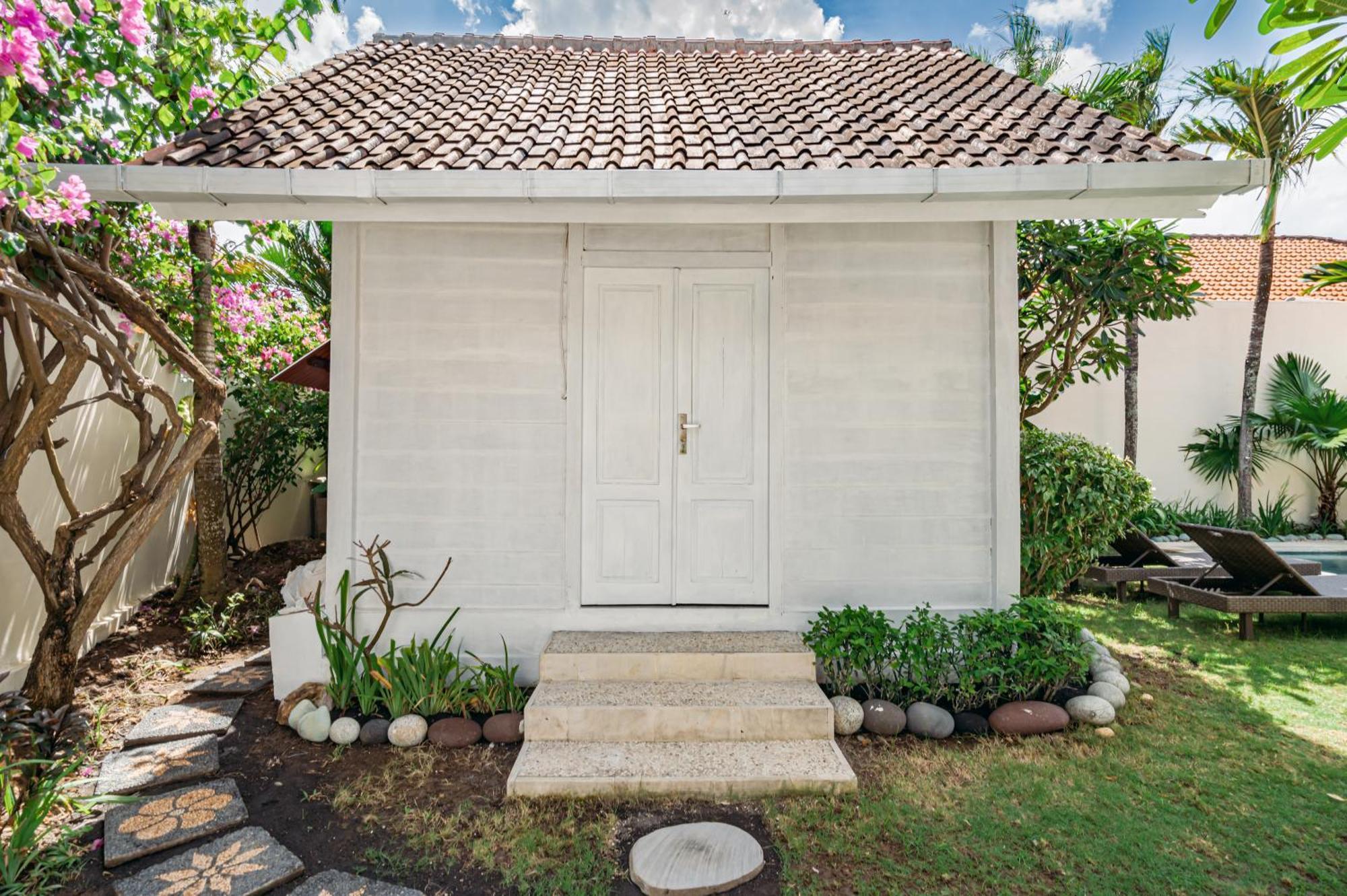 Green Garden Seminyak Villa Exterior photo